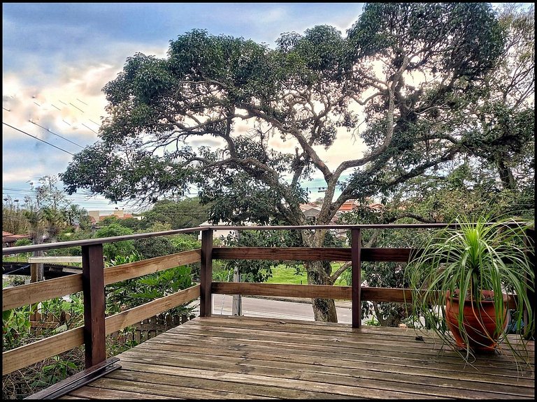 Cabana com vista mar, nascer do sol e lua cheia.