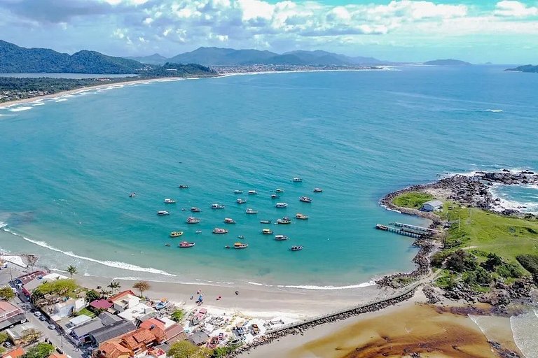 Cabana com vista mar, nascer do sol e lua cheia.