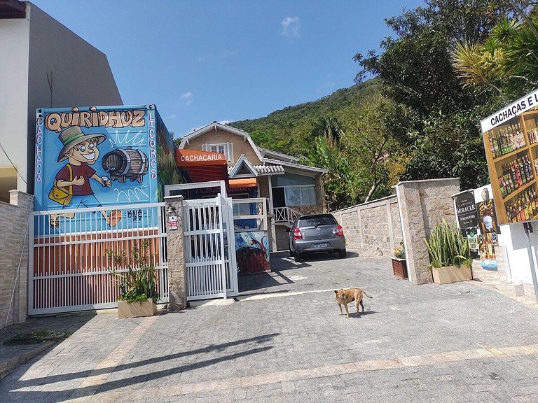 Casa com piscina, vista mar, pôr do sol.