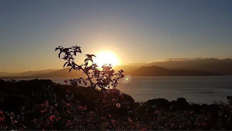 Casa super espaçosa com vista linda para o mar.