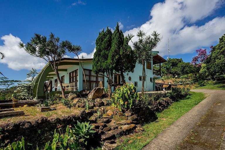 Casa super espaçosa com vista linda para o mar.