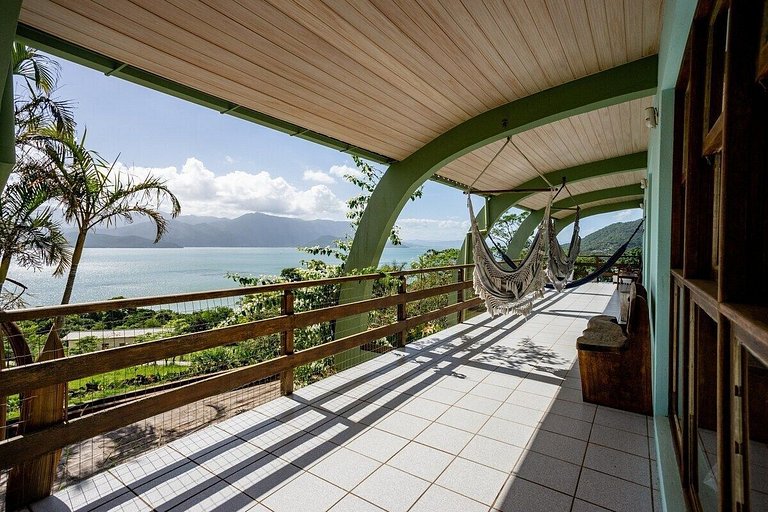 Casa super espaçosa com vista linda para o mar.