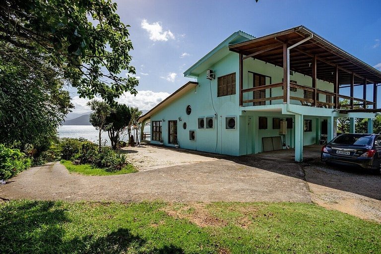 Casa super espaçosa com vista linda para o mar.