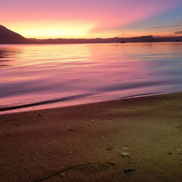 Casa super espaçosa com vista linda para o mar.