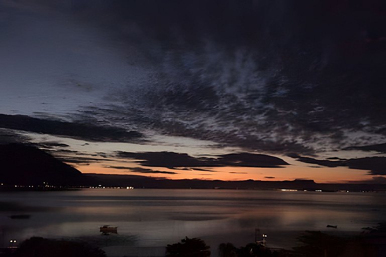 Paraíso a beira-mar com o mais lindo pôr do sol.