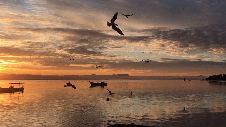 Praia, pôr do sol, sossego e exclusividade